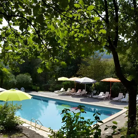 Les Cypres Piscine Partagee Les Vans