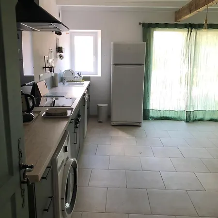 Les Cypres Piscine Partagee Apartament Les Vans