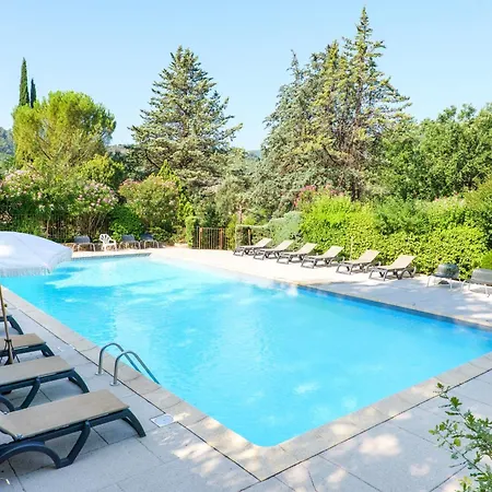 Les Cypres Piscine Partagee